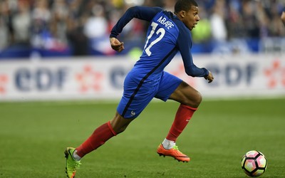 明博电竞-北爱足球的市集广场球场